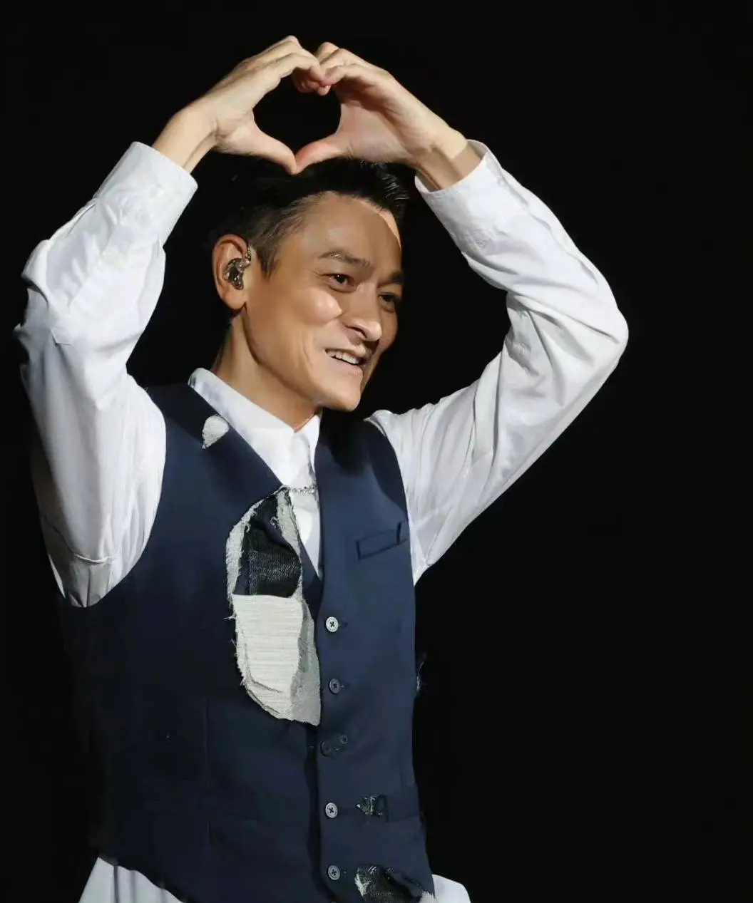 妻女坐包廂看劉德華演唱會，如廁有保鏢陪，劉向蕙高聲向爸爸表白